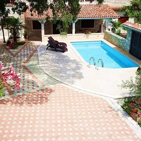 Ladonia شقة *